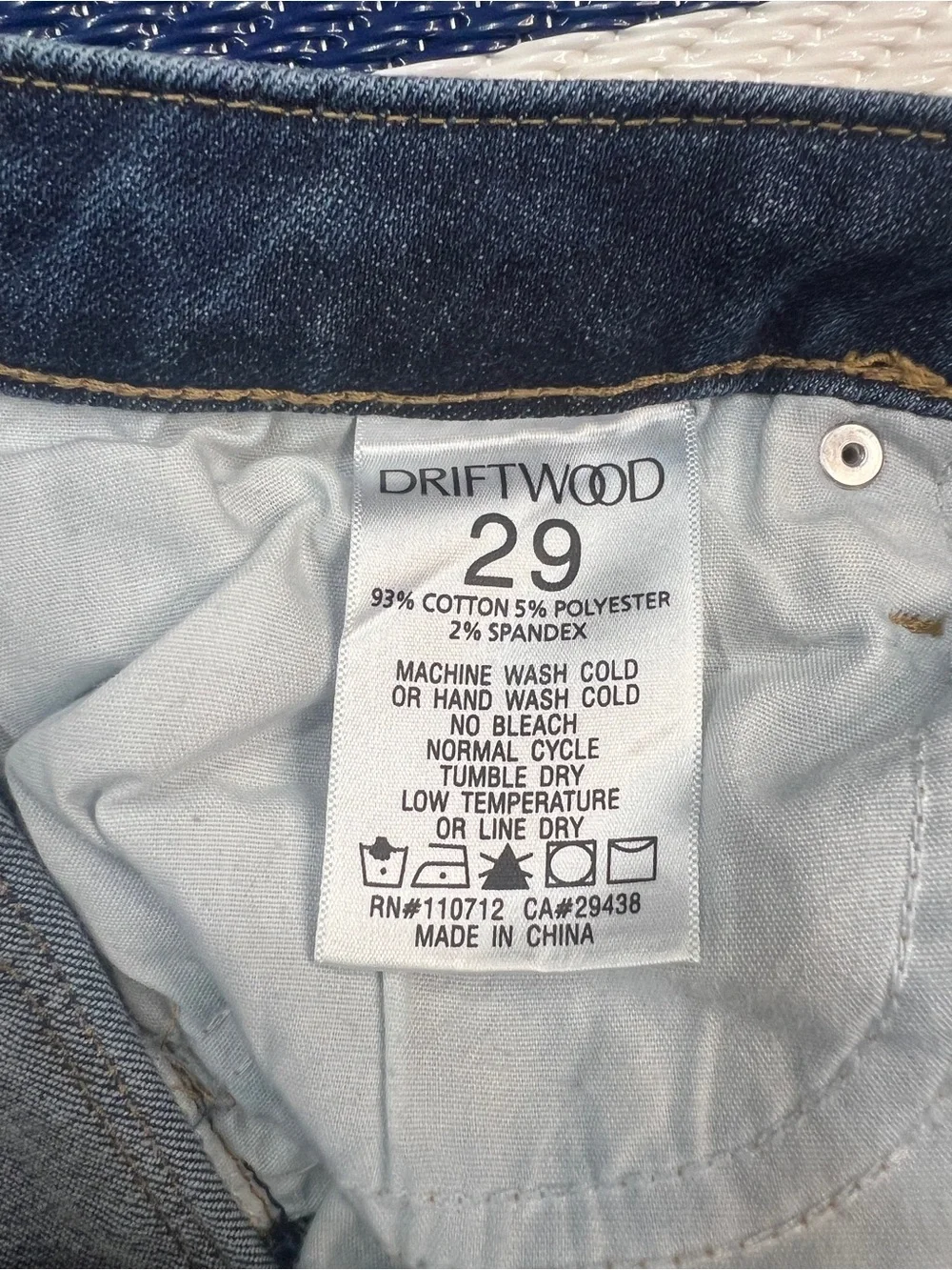 DRIFTWOOD Women’s Embroidered Floral Cropped Jeans Frayed Hem 29 - Picture 6 of 9